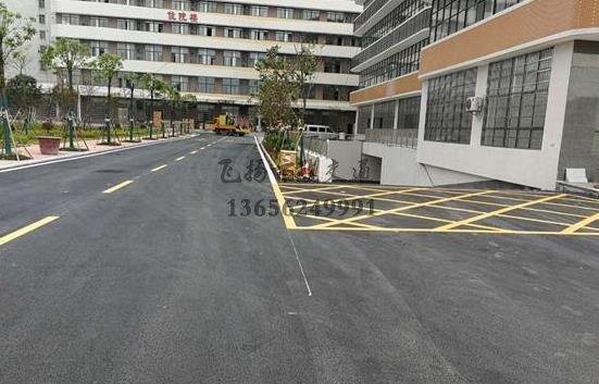 蘇州廣場(chǎng)道路交通設(shè)施標(biāo)志和道路劃線多少錢(qián)？