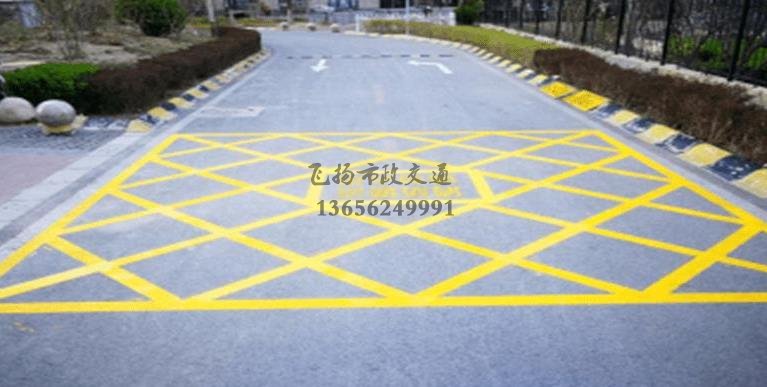 蘇州小區(qū)道路消防車通道劃線標(biāo)準(zhǔn)化示意圖，停車場消防車通道的設(shè)計規(guī)定要求？