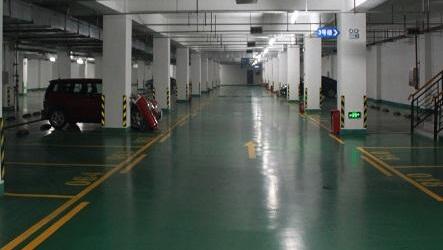 聚氨酯室內(nèi)停車(chē)場(chǎng)地坪需要具備哪些性能？有何優(yōu)勢(shì)