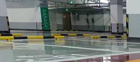 蘇州環(huán)氧地坪廠家分析，冬天進行地坪施工時，特別注意以下幾個方面？