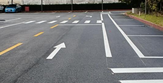 蘇州廠區(qū)劃線解讀，100個(gè)小車位需要多少桶油漆？
