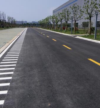蘇州工廠地面劃線？專業(yè)團(tuán)隊(duì)打造高效廠區(qū)交通體系