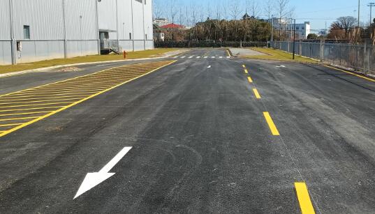 蘇州專業(yè)車位劃線團隊？飛揚市政精準提升道路標識清晰度